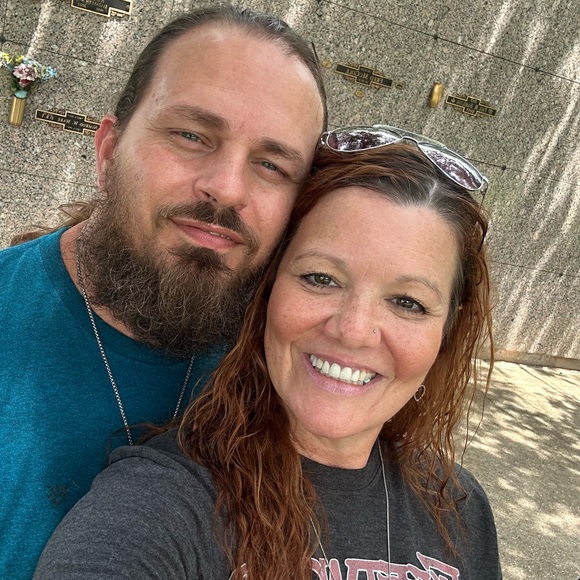 Meet your Posher, Lisa - Picture 1 of 2